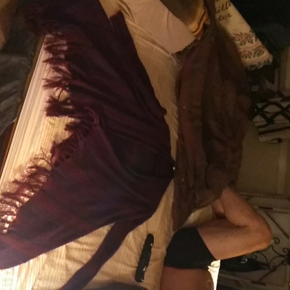 Sleeved shawl - Picture 3 of 3